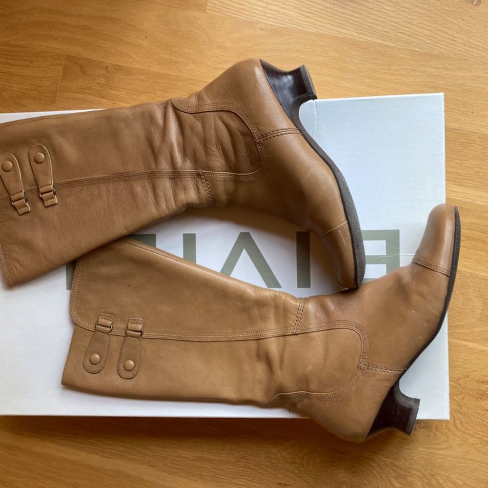 Biviel Cap Toe Kitten Heel Boots in Taupe